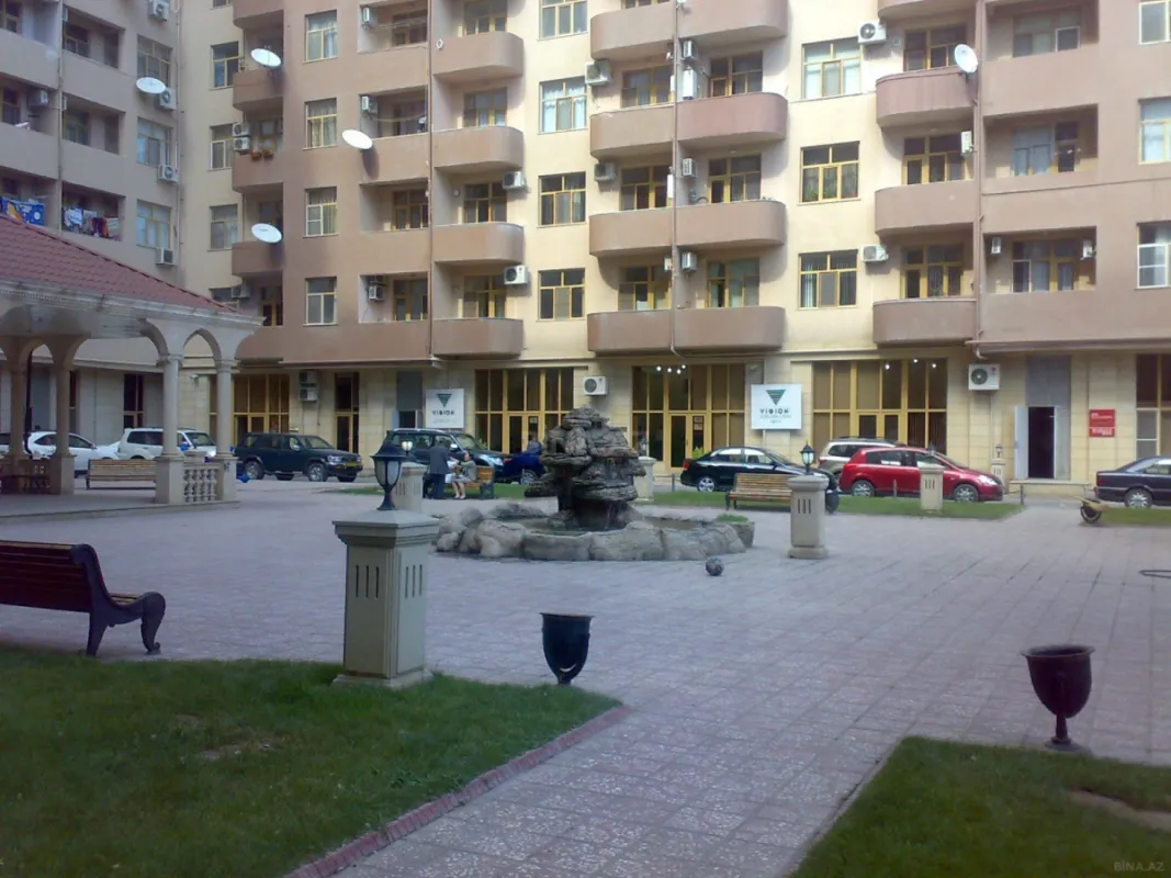 Satılır 4 otaqlı mənzil 155 m²