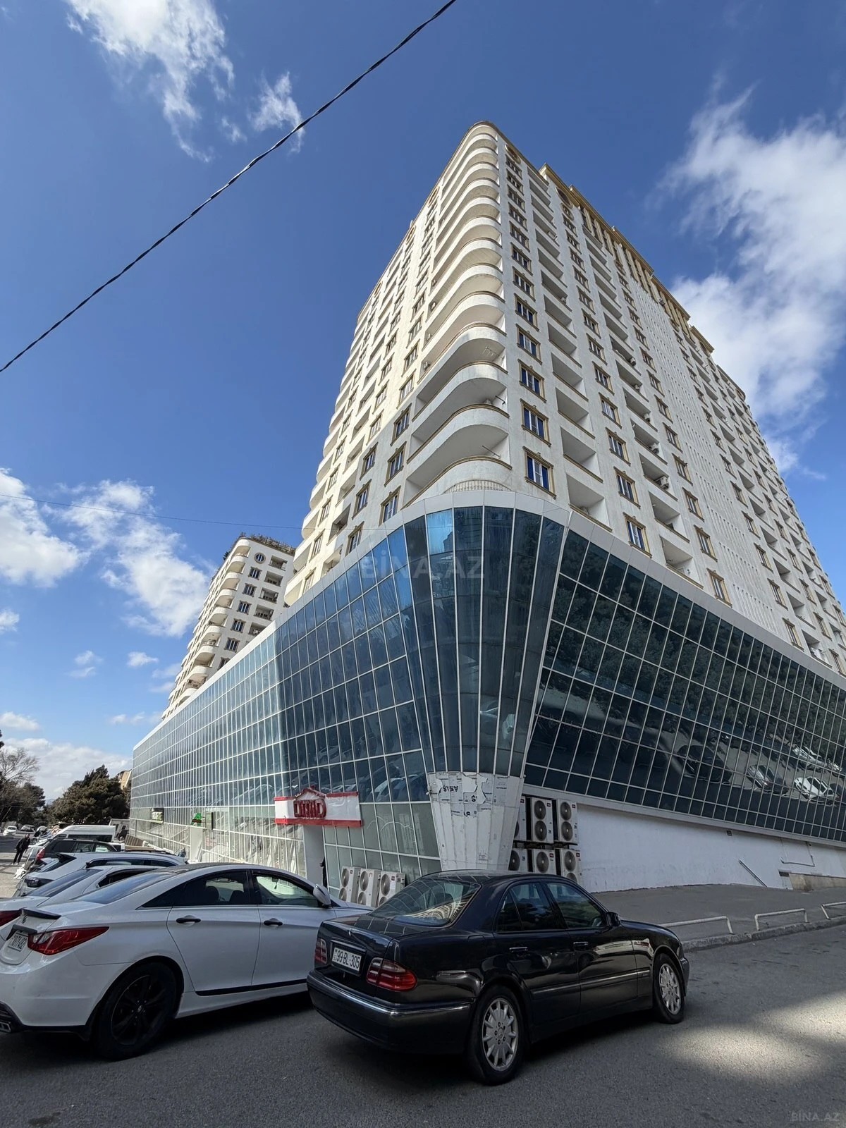 Satılır 4 otaqlı mənzil 158 m²