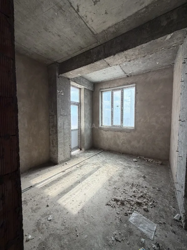 Satılır 4 otaqlı mənzil 158 m²