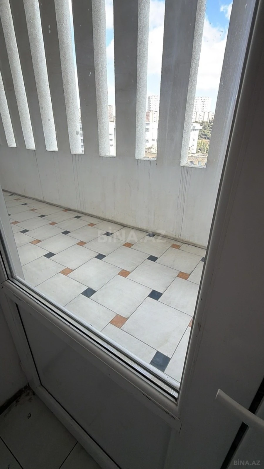 Satılır 4 otaqlı mənzil 158 m²