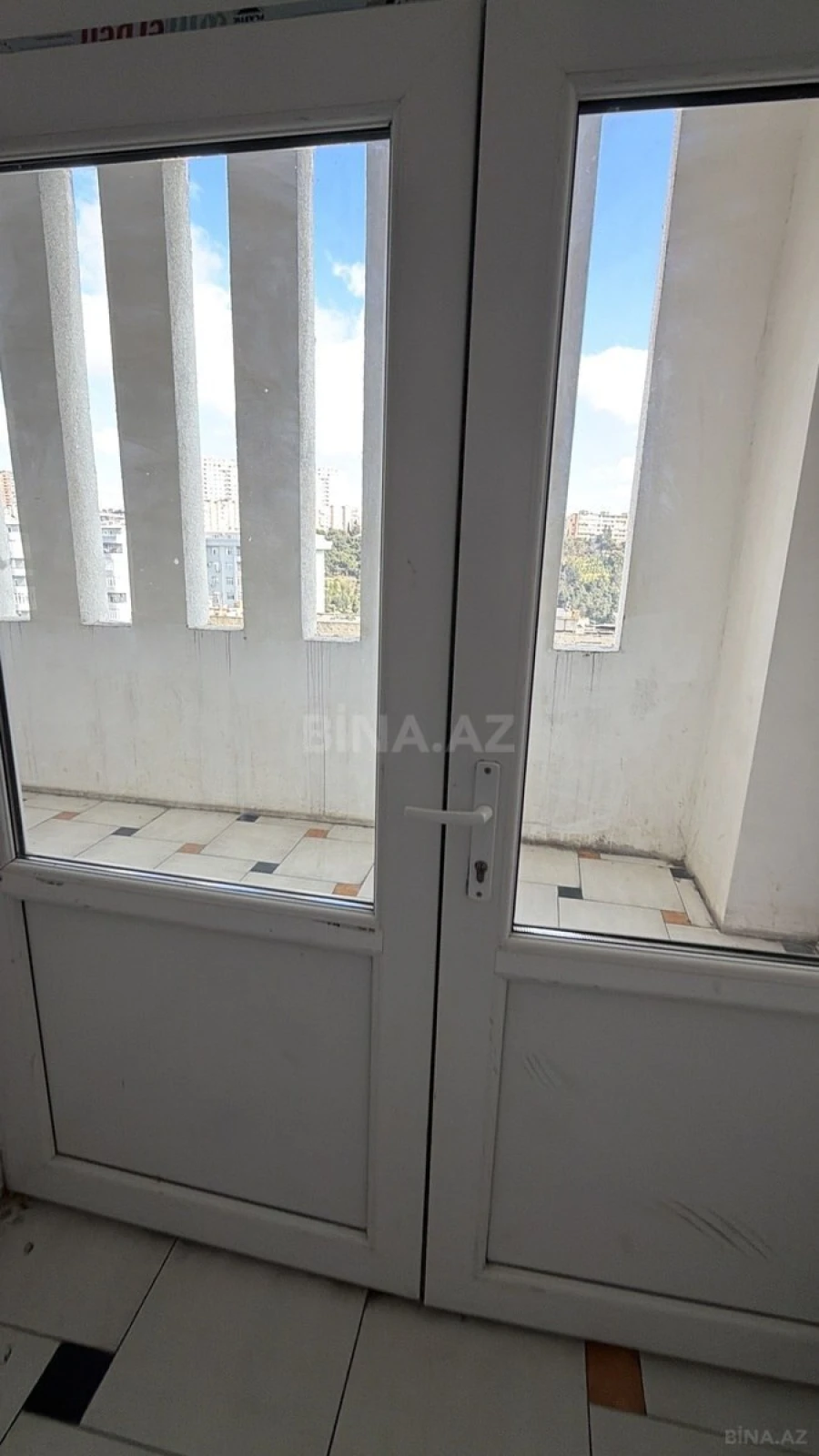 Satılır 4 otaqlı mənzil 158 m²