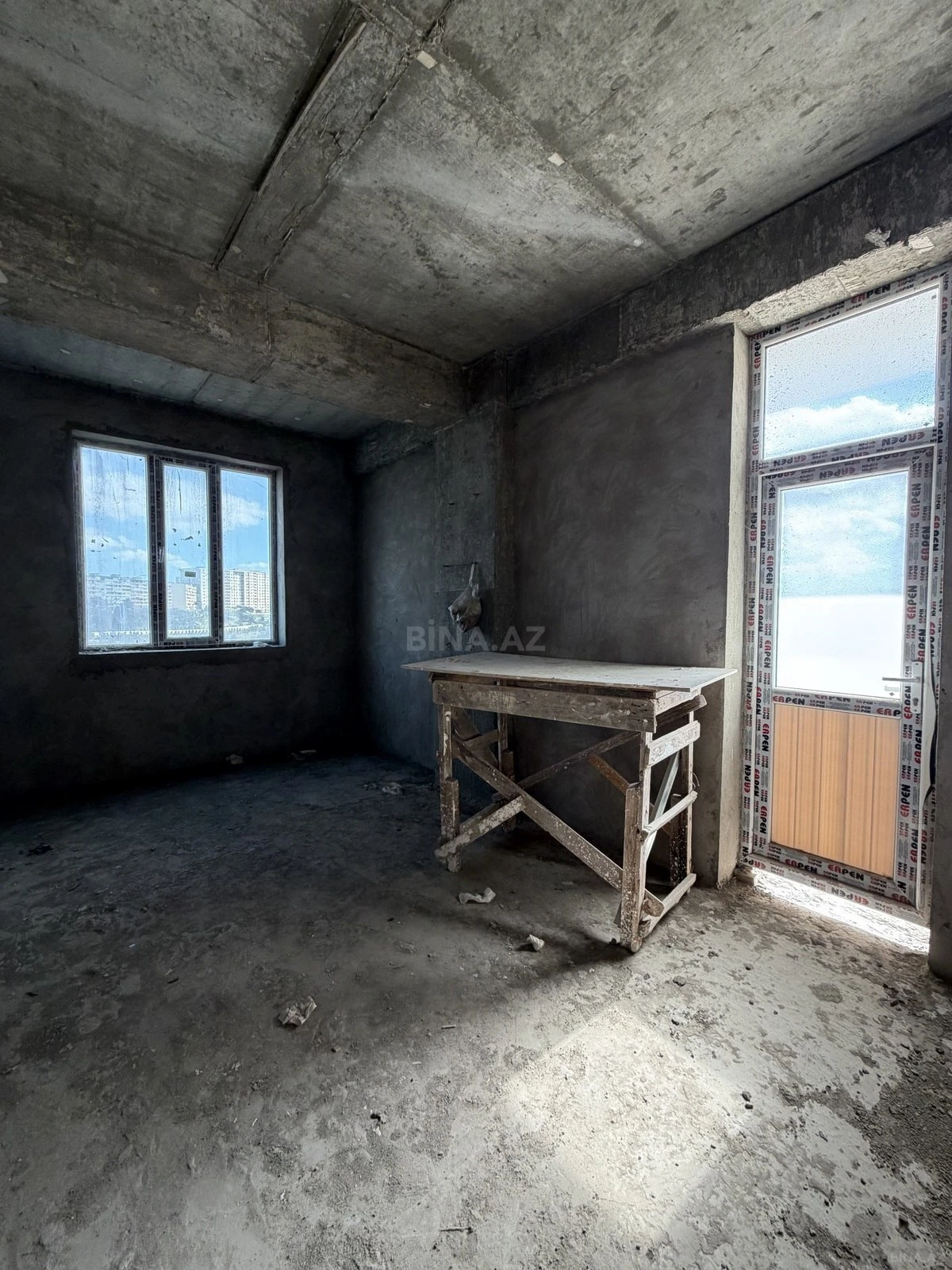 Satılır 4 otaqlı mənzil 158 m²