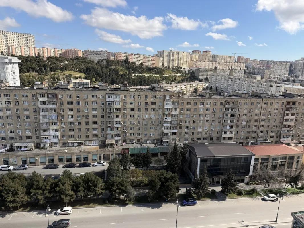 Satılır 4 otaqlı mənzil 158 m²