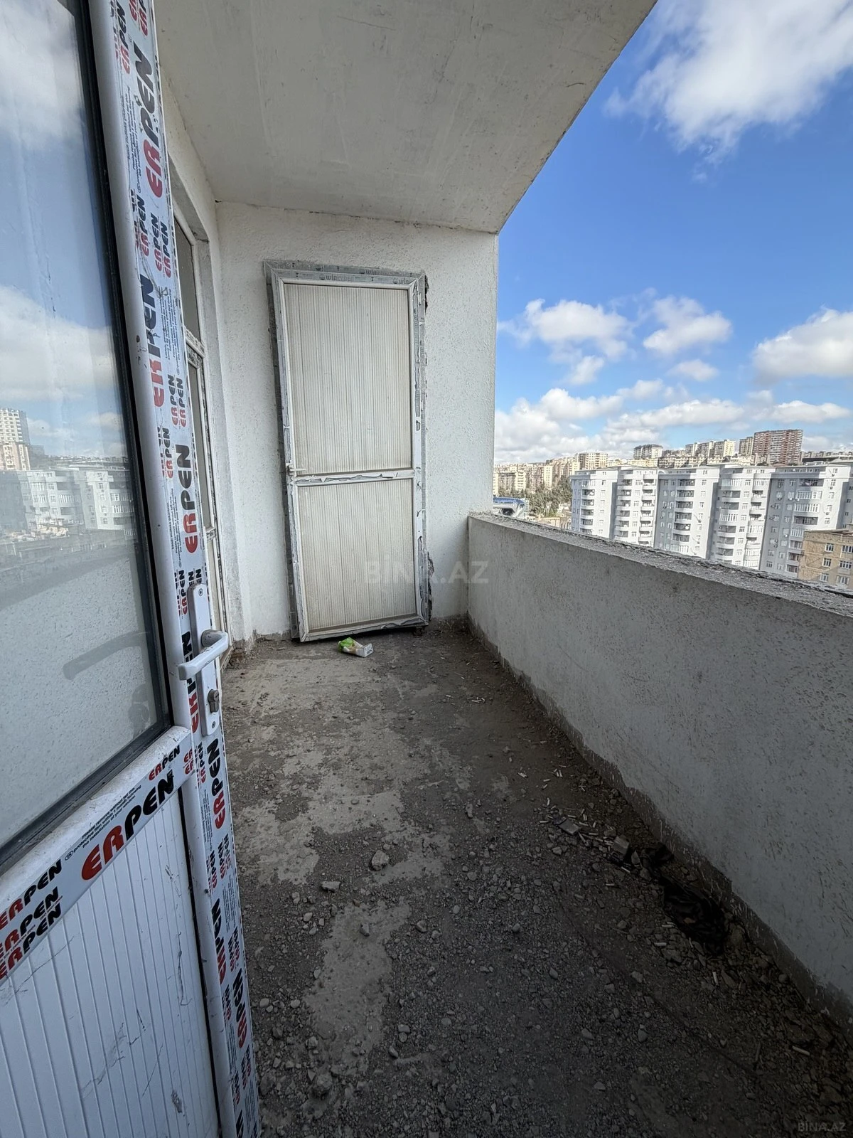Satılır 4 otaqlı mənzil 158 m²