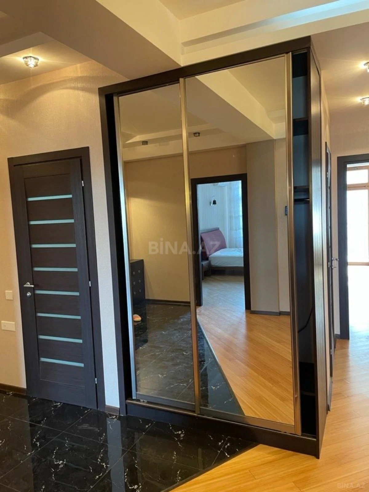 Kirayə verilir 4 otaqlı mənzil 160 m²