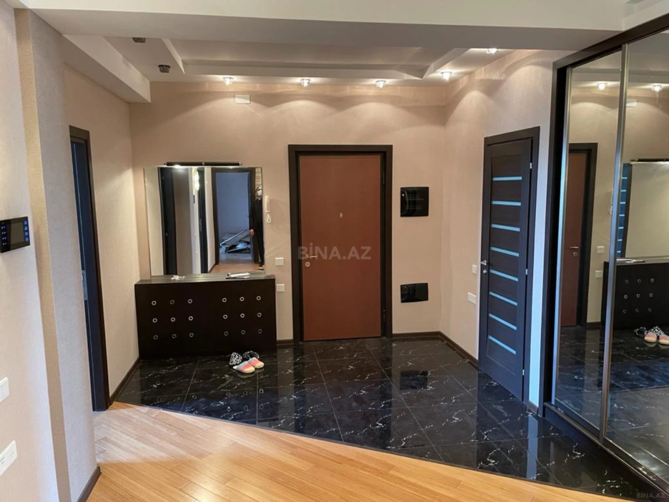 Kirayə verilir 4 otaqlı mənzil 160 m²