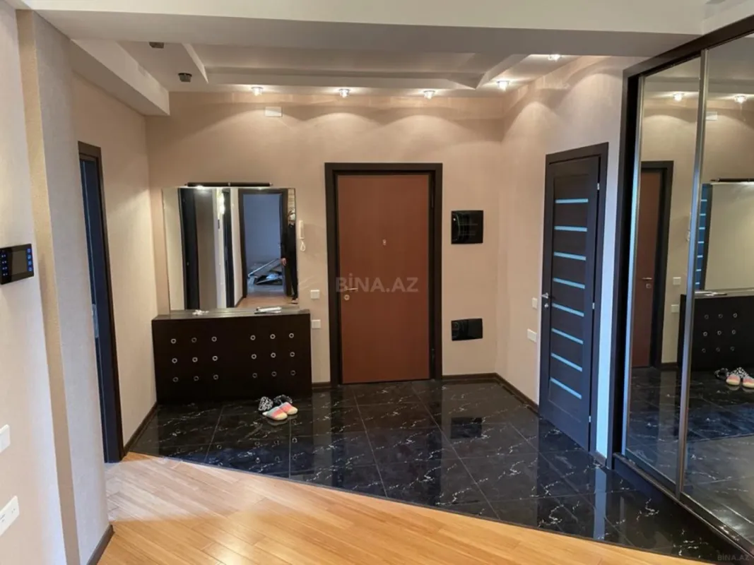 Kirayə verilir 4 otaqlı mənzil 160 m²