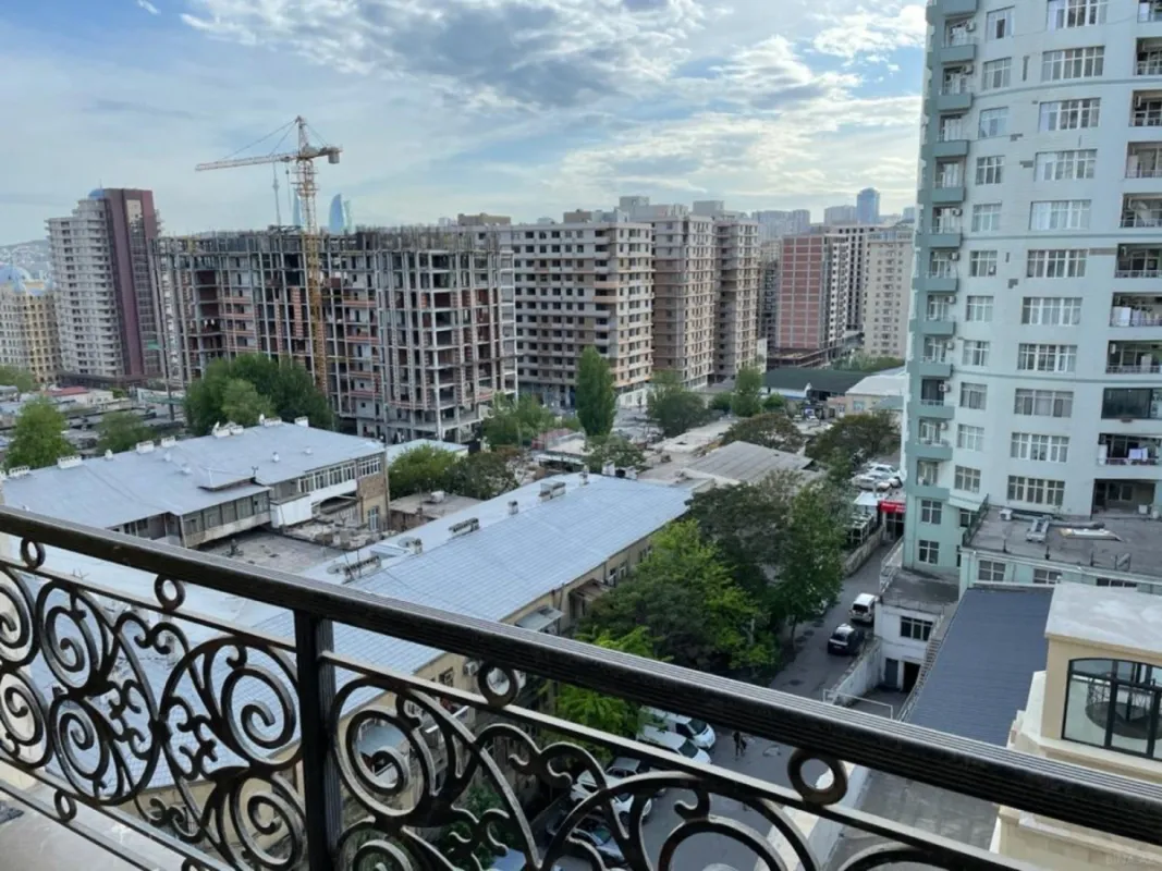 Kirayə verilir 4 otaqlı mənzil 160 m²