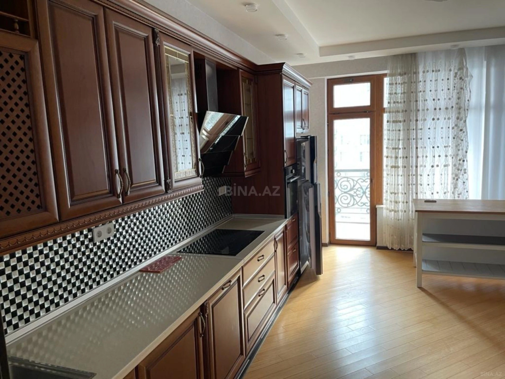 Kirayə verilir 4 otaqlı mənzil 160 m²