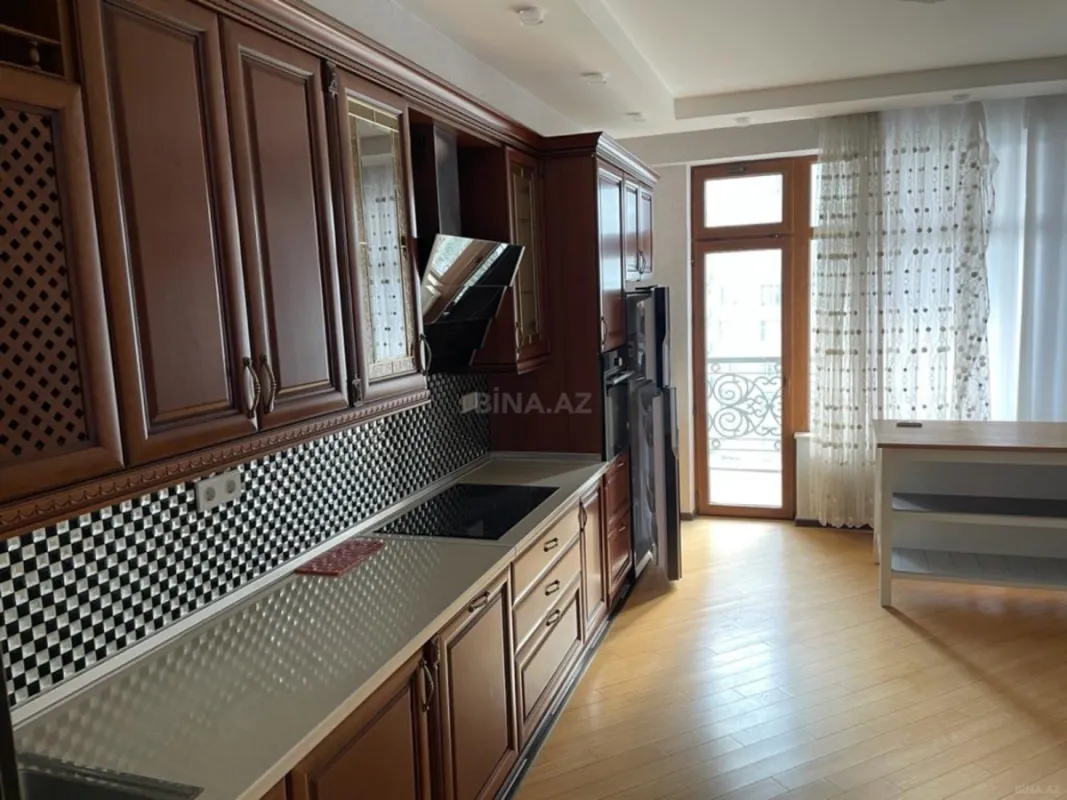 Kirayə verilir 4 otaqlı mənzil 160 m²