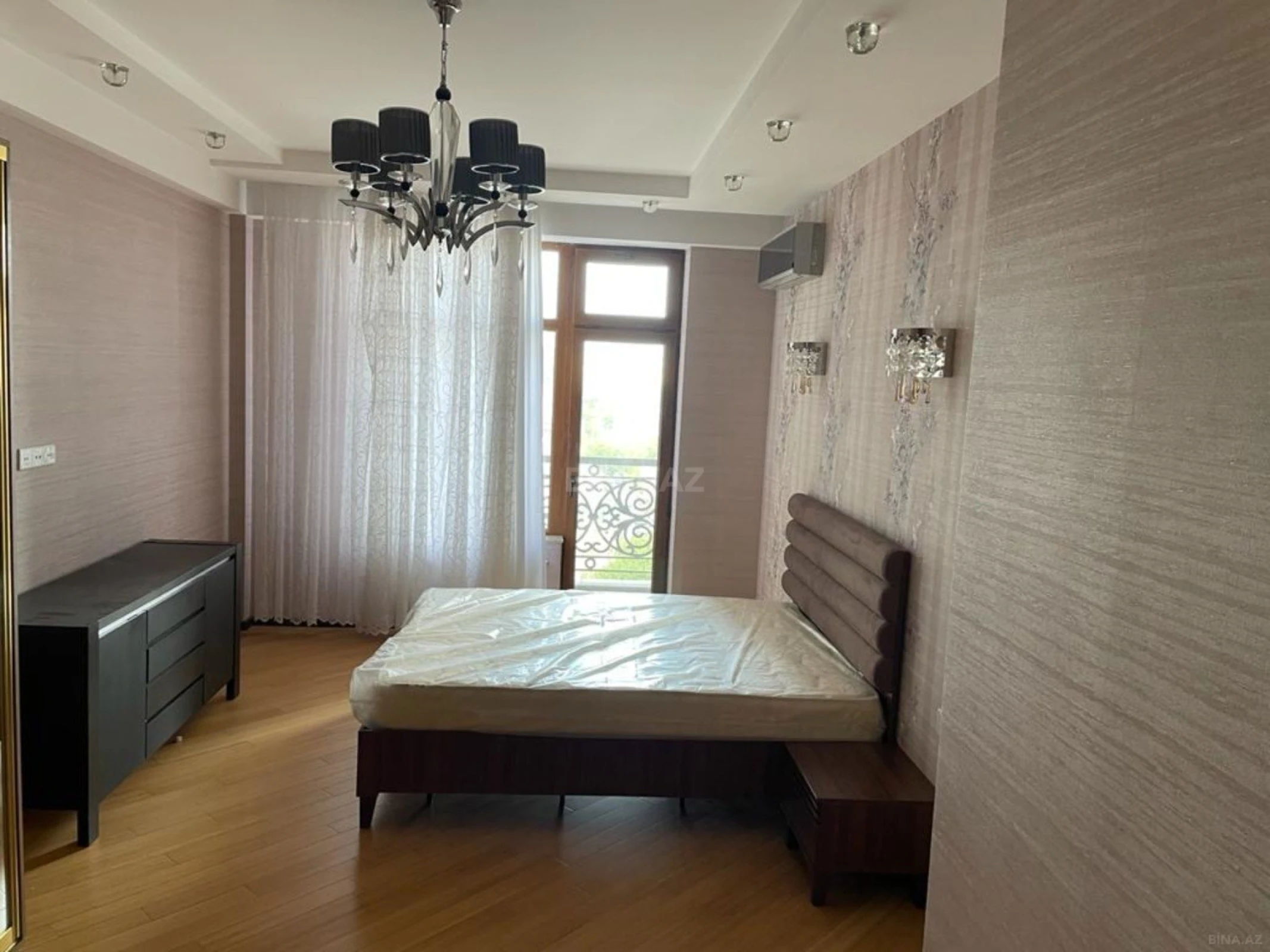 Kirayə verilir 4 otaqlı mənzil 160 m²