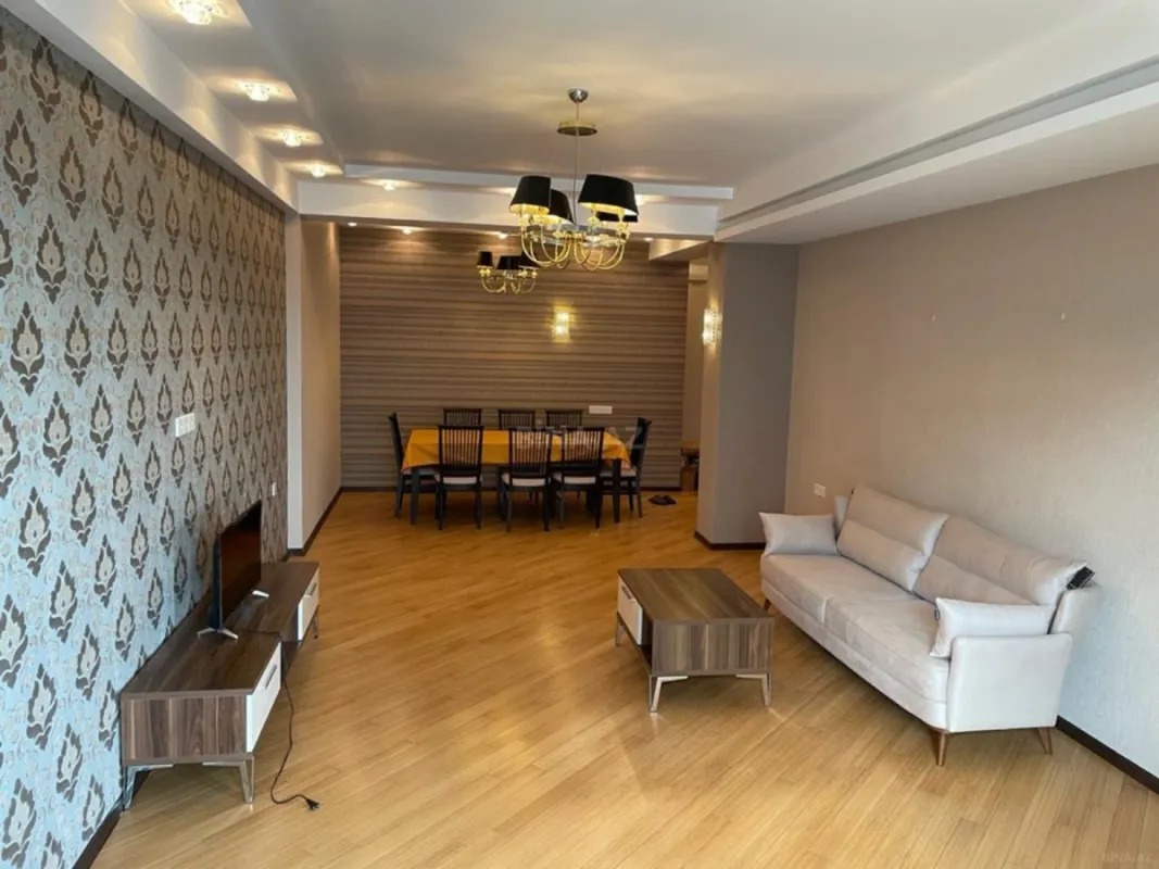 Kirayə verilir 4 otaqlı mənzil 160 m²