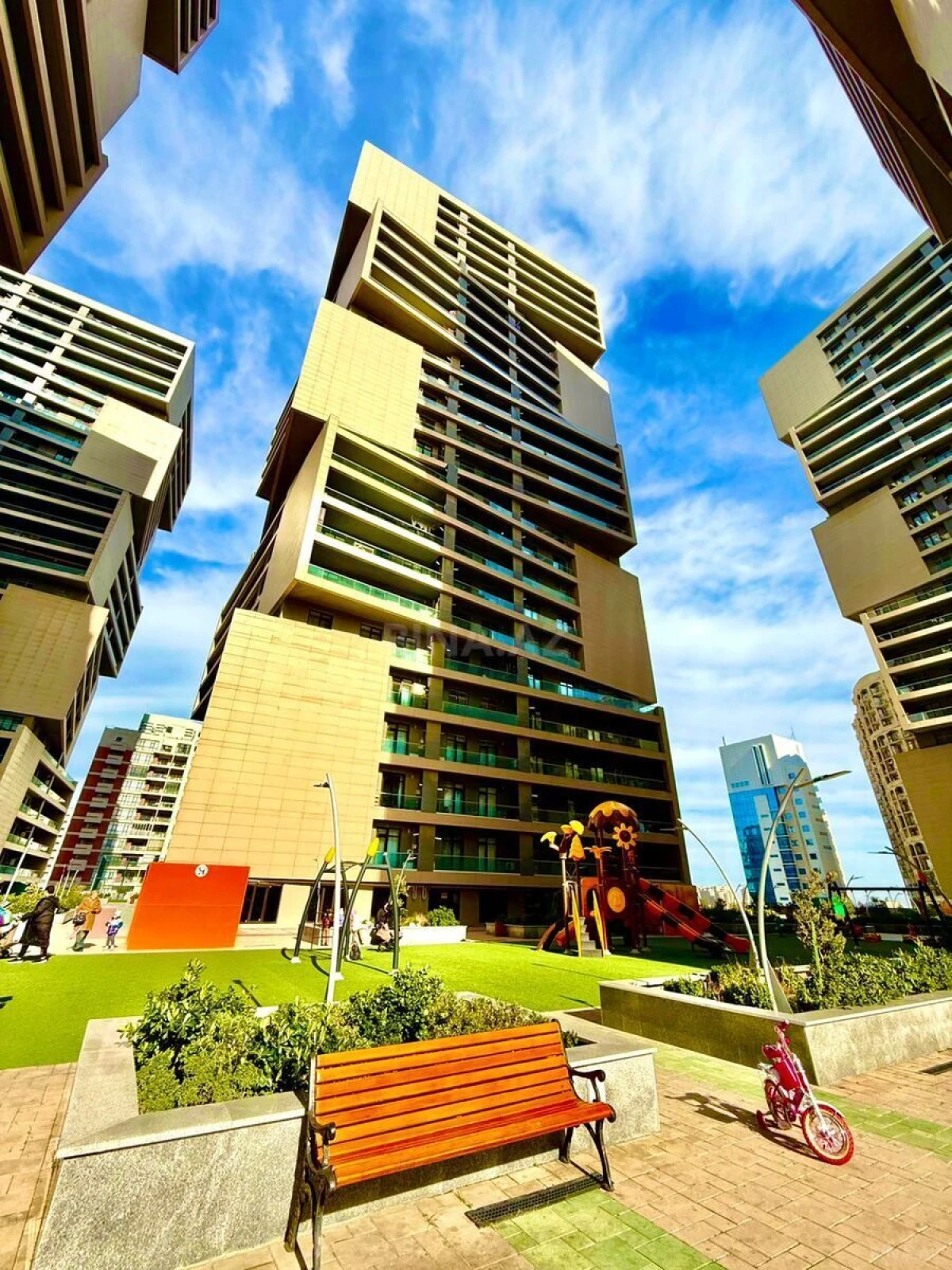 Kirayə verilir 2 otaqlı mənzil 90 m²