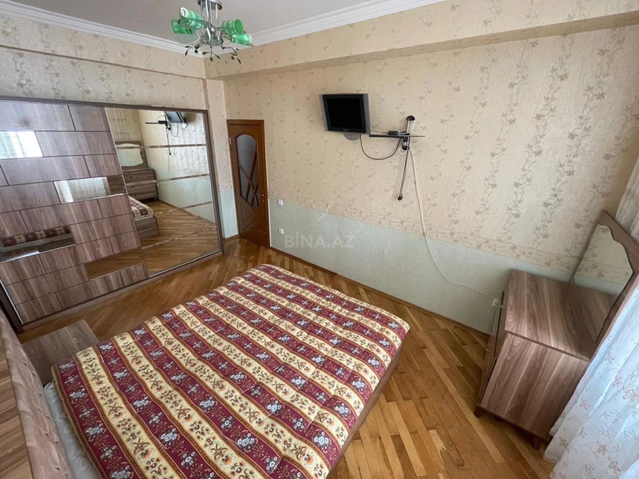 Kirayə verilir 2 otaqlı mənzil 85 m²