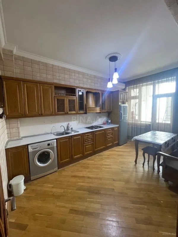Kirayə verilir 2 otaqlı mənzil 85 m²