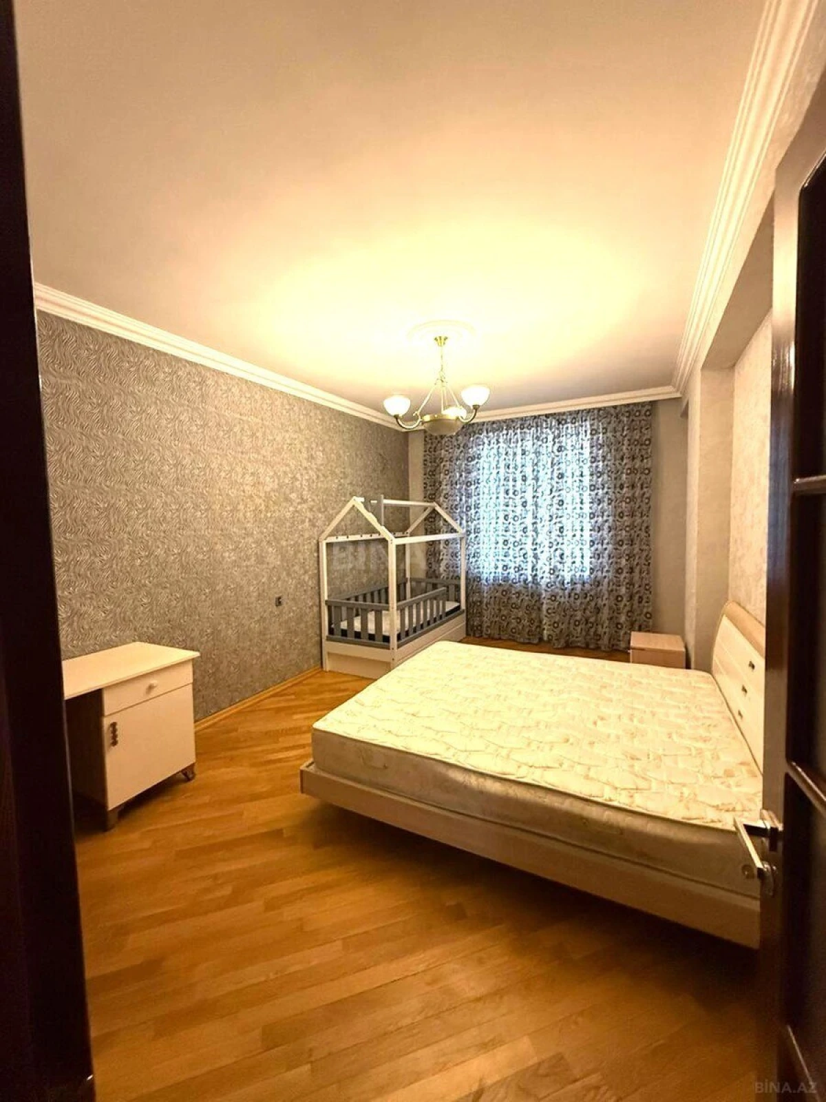 Kirayə verilir 3 otaqlı mənzil 135 m²