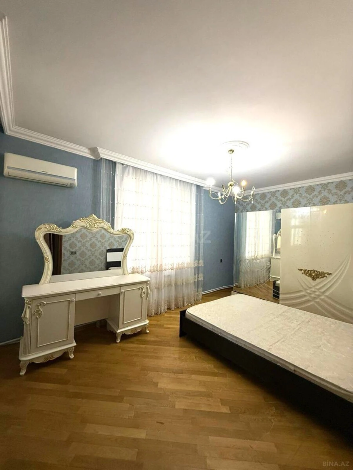 Kirayə verilir 3 otaqlı mənzil 135 m²