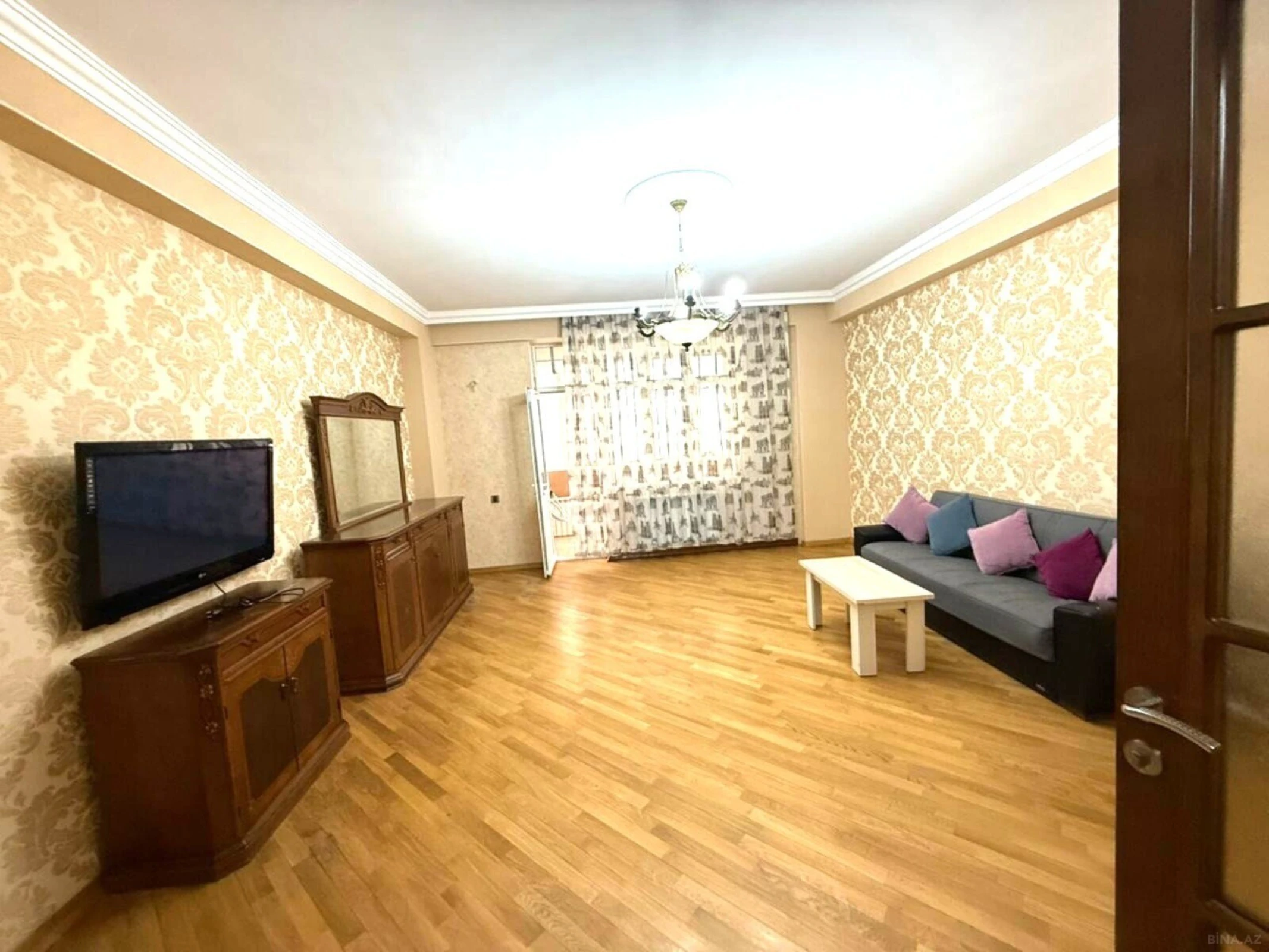 Kirayə verilir 3 otaqlı mənzil 135 m²