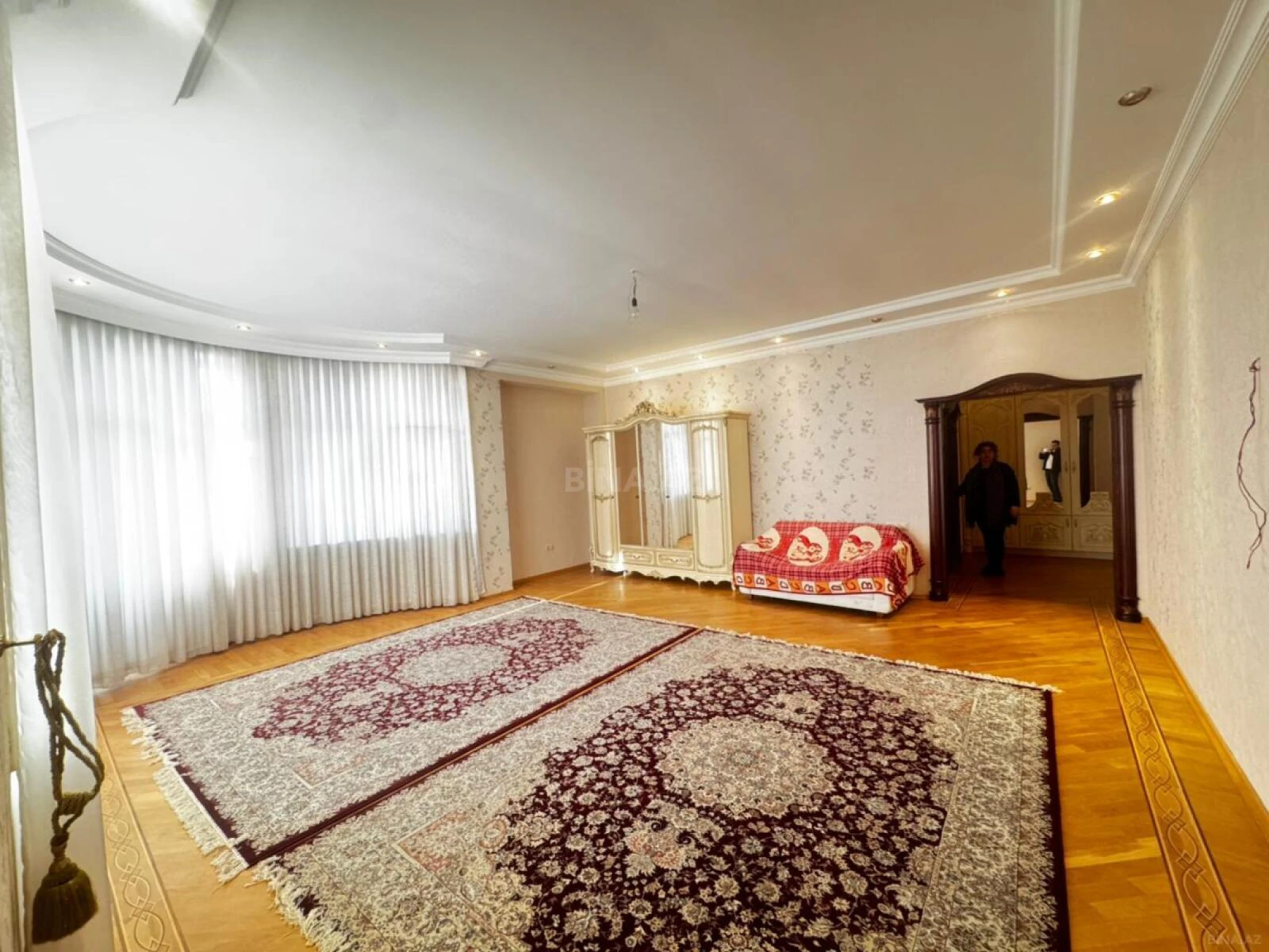 Kirayə verilir 3 otaqlı mənzil 166 m²