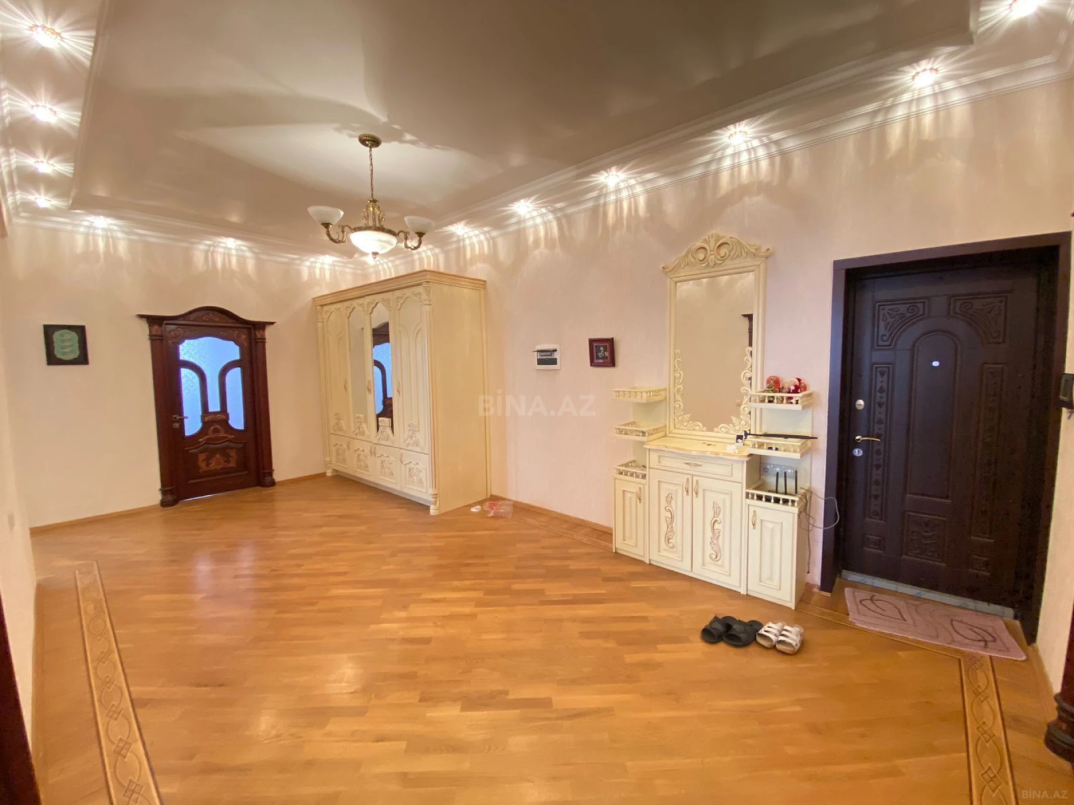 Kirayə verilir 3 otaqlı mənzil 166 m²