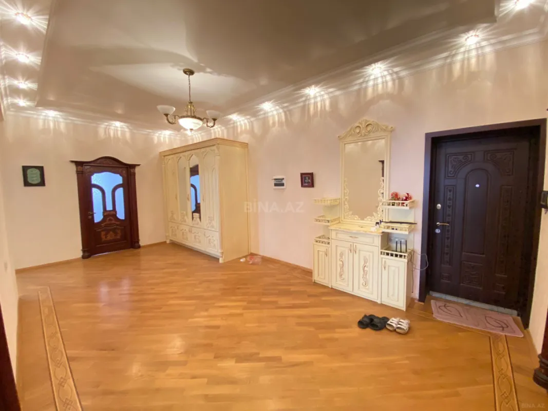 Kirayə verilir 3 otaqlı mənzil 166 m²