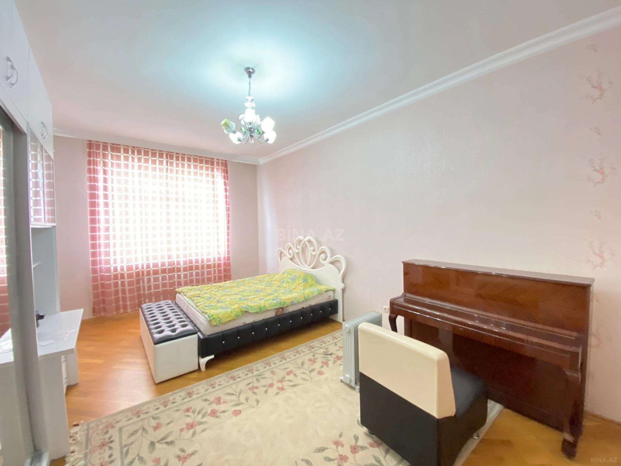 Kirayə verilir 3 otaqlı mənzil 166 m²