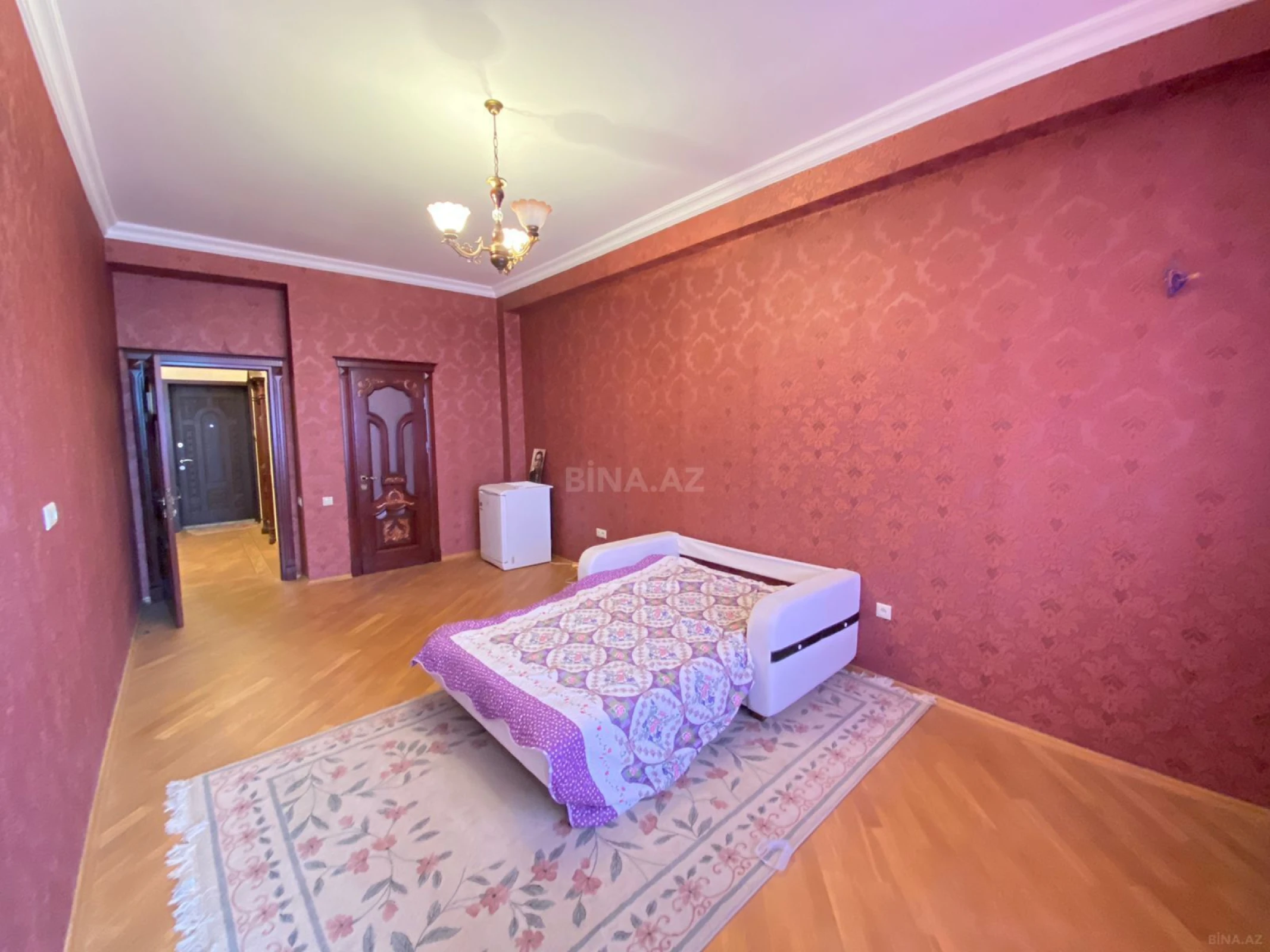 Kirayə verilir 3 otaqlı mənzil 166 m²