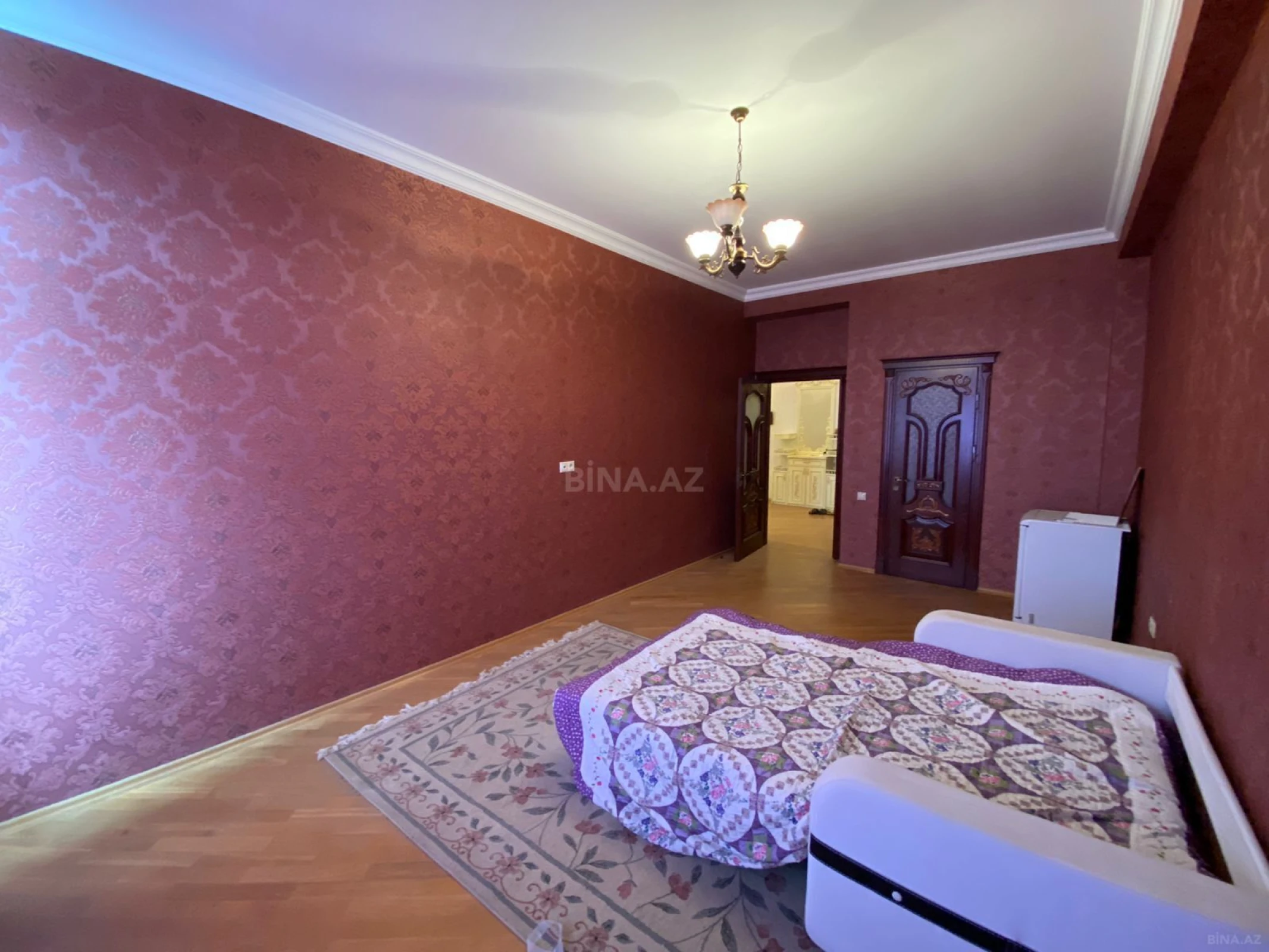 Kirayə verilir 3 otaqlı mənzil 166 m²