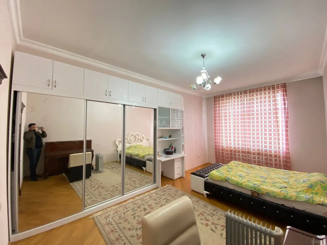 Kirayə verilir 3 otaqlı mənzil 166 m²