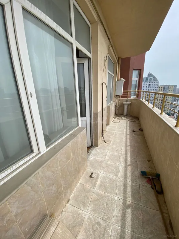 Kirayə verilir 3 otaqlı mənzil 166 m²