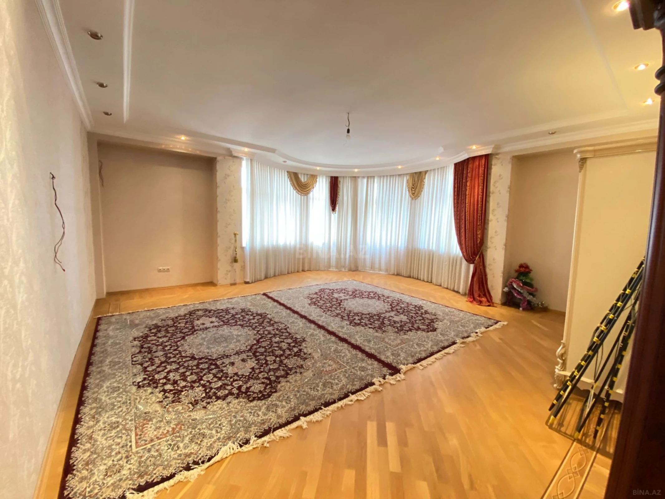 Kirayə verilir 3 otaqlı mənzil 166 m²