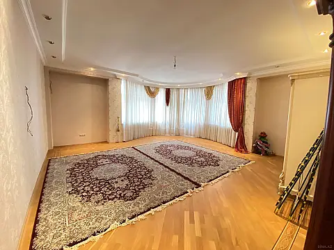 Kirayə verilir 3 otaqlı mənzil 166 m²