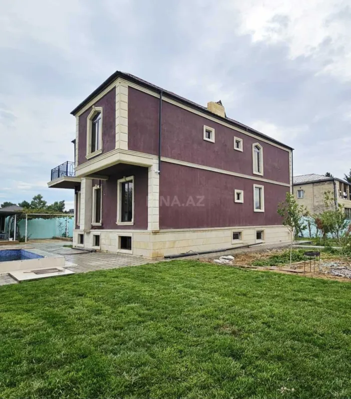 Satılır 11 otaqlı həyət evi 450 m²