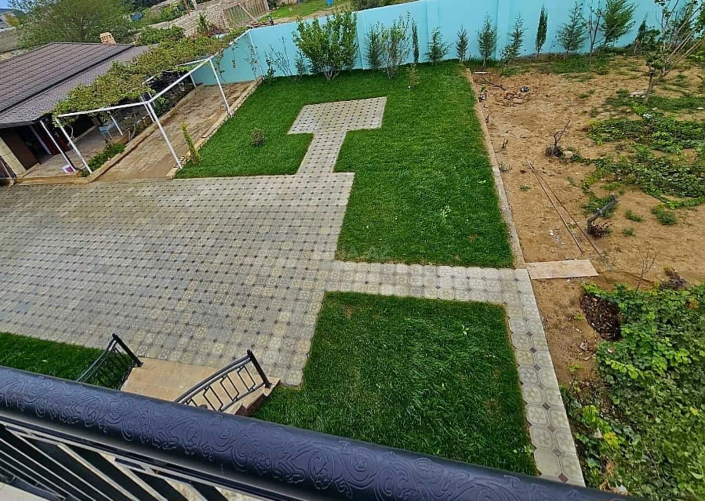 Satılır 11 otaqlı həyət evi 450 m²