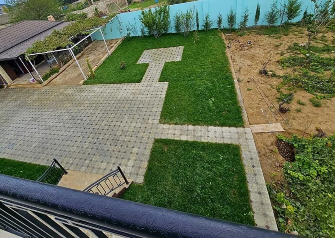 Satılır 11 otaqlı həyət evi 450 m²