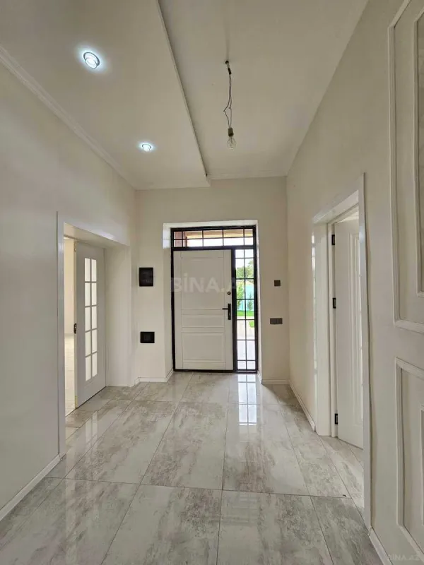 Satılır 11 otaqlı həyət evi 450 m²
