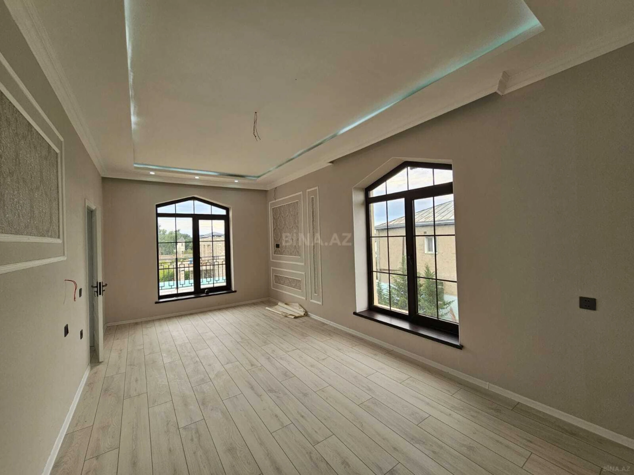 Satılır 11 otaqlı həyət evi 450 m²