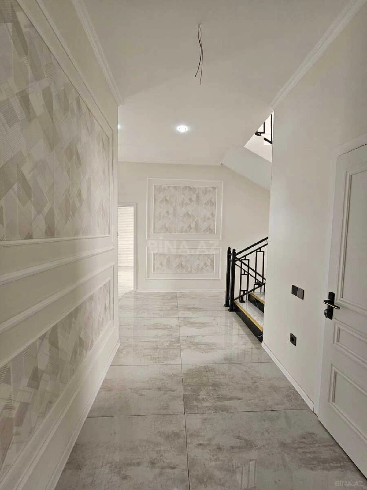 Satılır 11 otaqlı həyət evi 450 m²