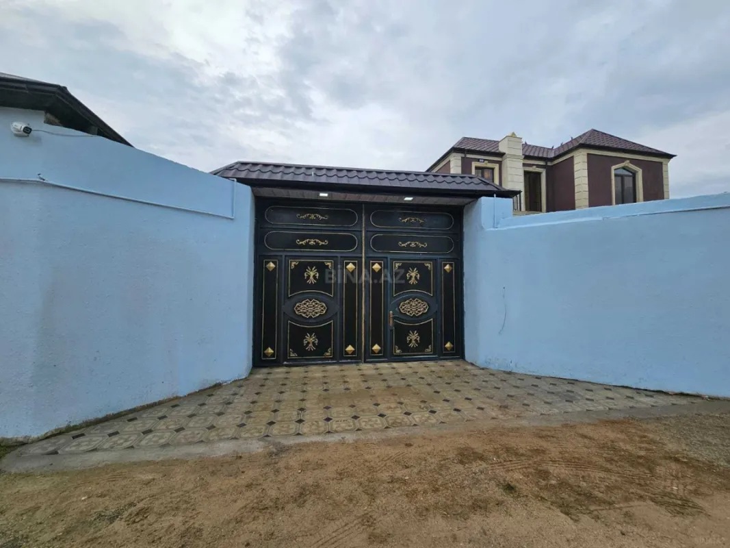 Satılır 11 otaqlı həyət evi 450 m²