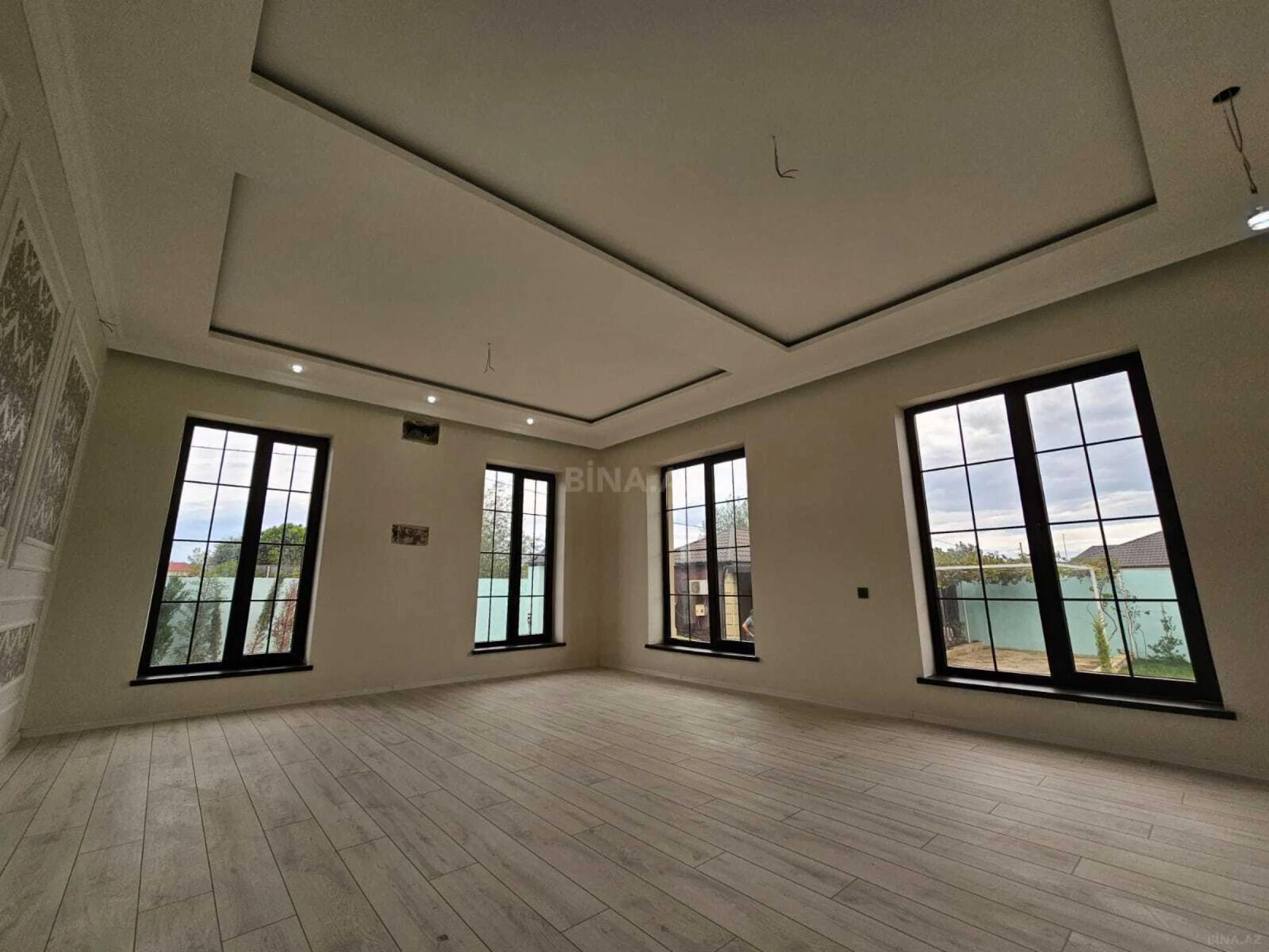 Satılır 11 otaqlı həyət evi 450 m²