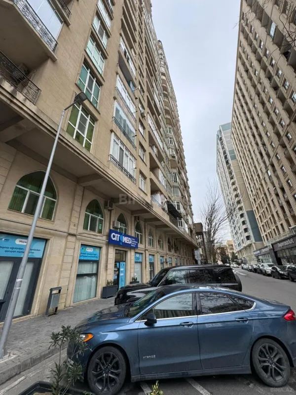 Kirayə verilir 3 otaqlı mənzil 160 m²