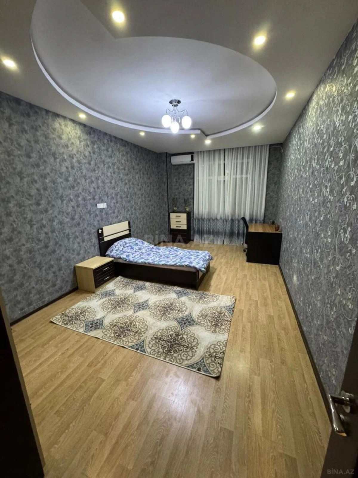 Kirayə verilir 3 otaqlı mənzil 160 m²