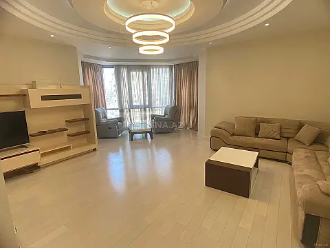 Kirayə verilir 4 otaqlı mənzil 200 m² — Bakı, Nizami 4 otaq 200.00 m²