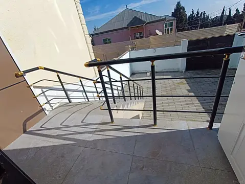 Satılır 4 otaqlı həyət evi 140 m²