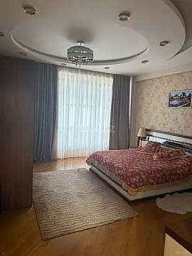 Satılır 4 otaqlı mənzil 162 m²