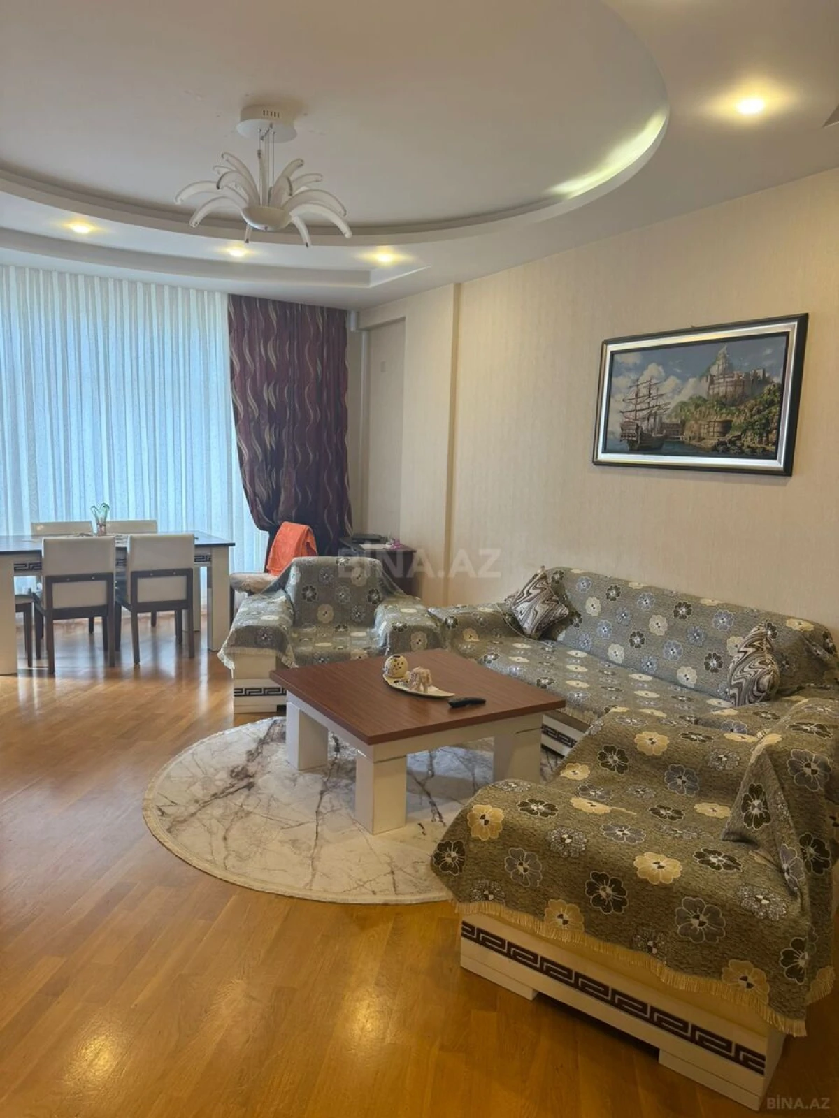 Satılır 4 otaqlı mənzil 162 m²