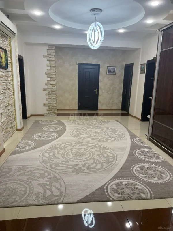 Satılır 4 otaqlı mənzil 162 m²