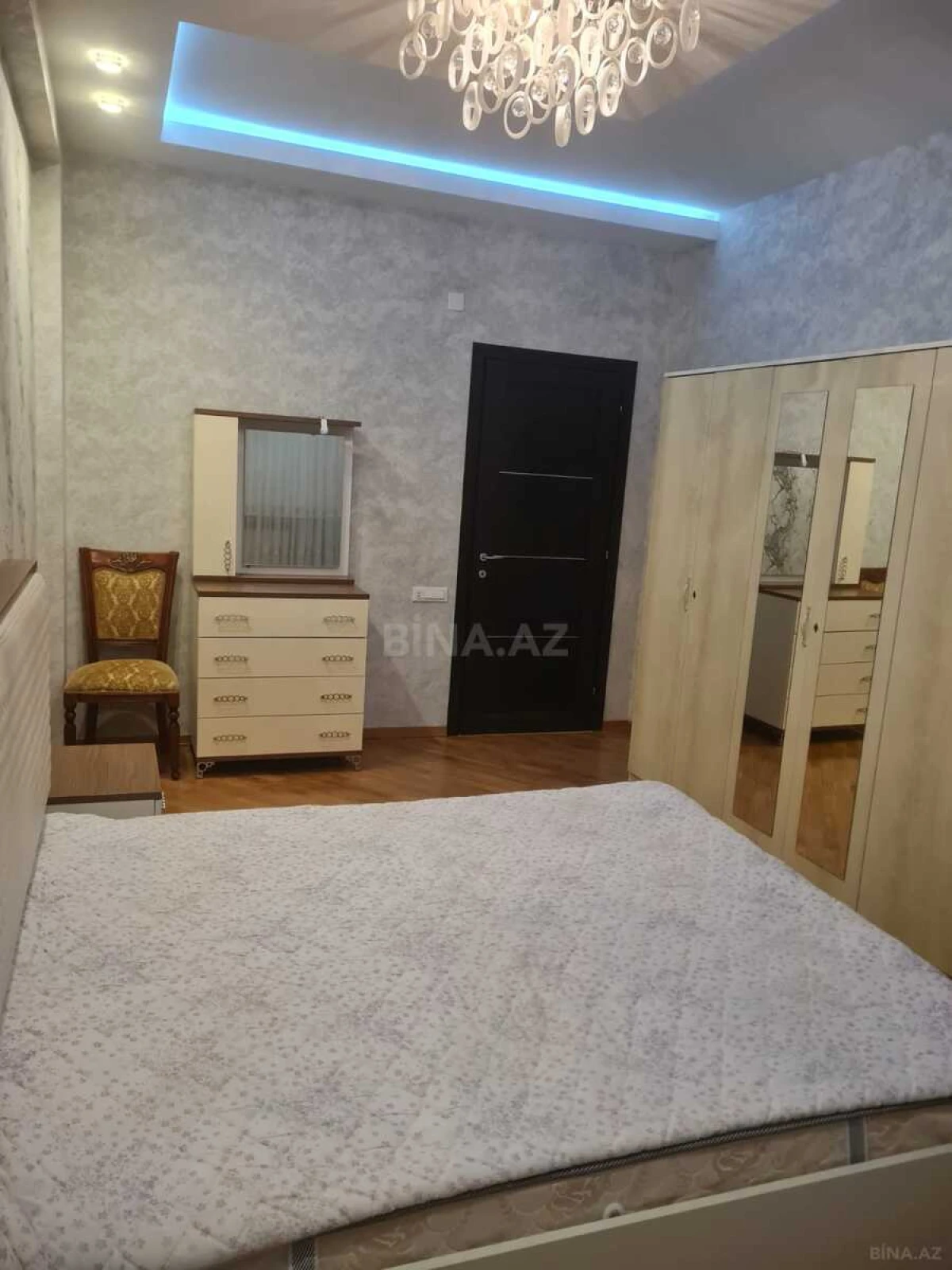 Kirayə verilir 3 otaqlı mənzil 145 m²