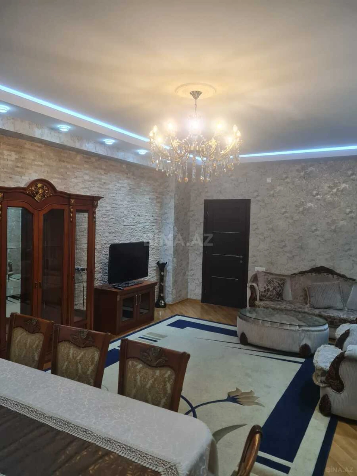 Kirayə verilir 3 otaqlı mənzil 145 m²