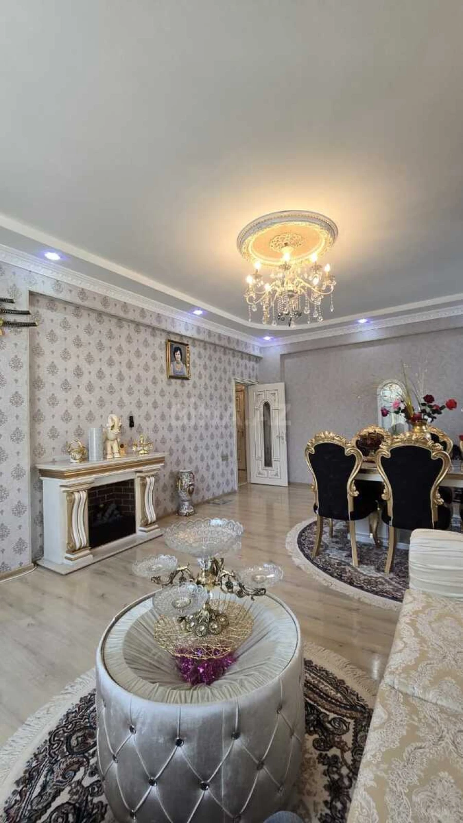 Satılır 3 otaqlı mənzil 136 m²
